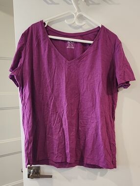 🔥 3/$25 🔥 P2P 25"  Black Bow Women's V-Neck Short Sleeve Tee - Purple